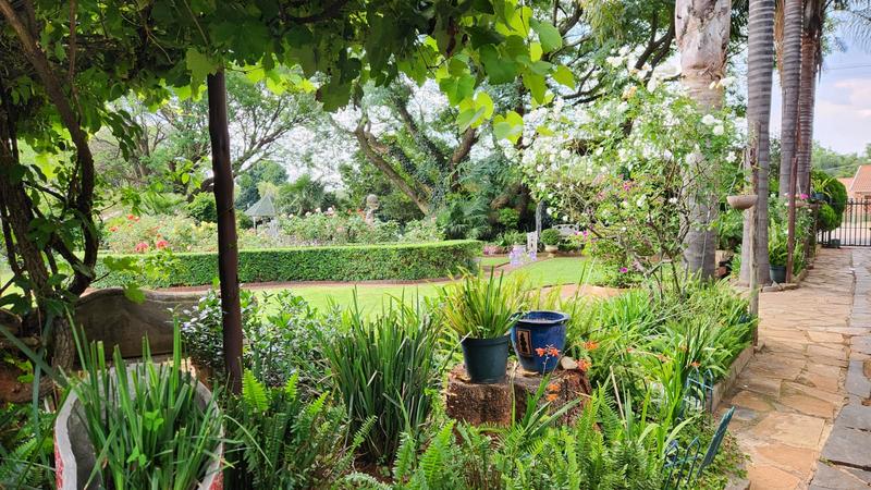 6 Bedroom Property for Sale in Eldoraigne Gauteng