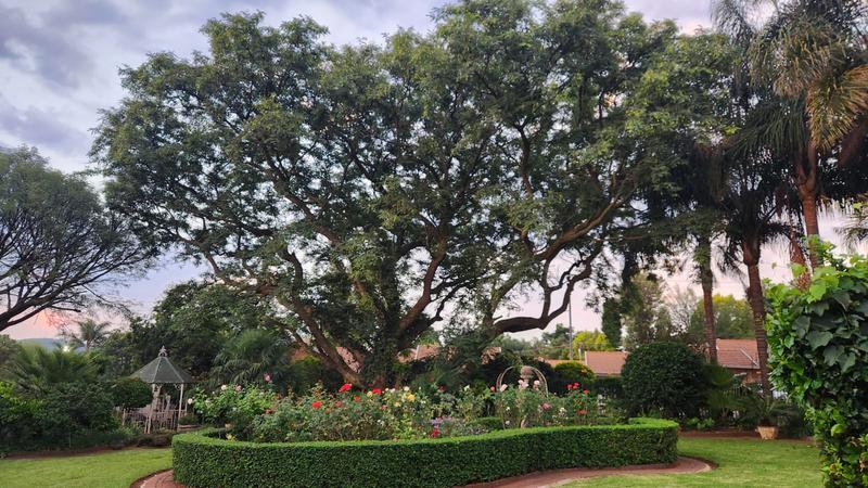 6 Bedroom Property for Sale in Eldoraigne Gauteng