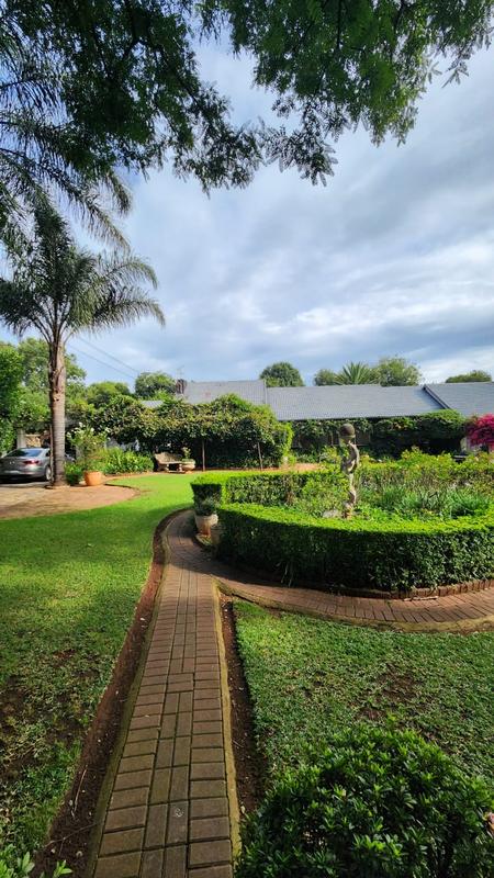 6 Bedroom Property for Sale in Eldoraigne Gauteng