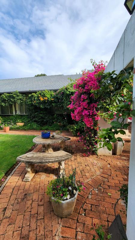 6 Bedroom Property for Sale in Eldoraigne Gauteng