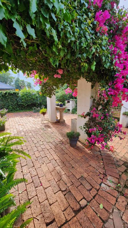 6 Bedroom Property for Sale in Eldoraigne Gauteng