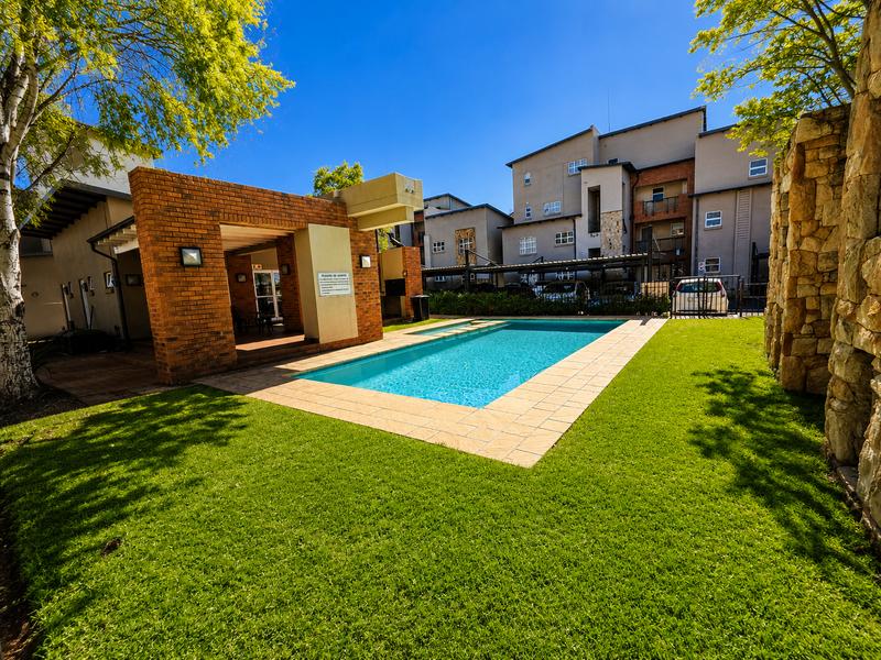 1 Bedroom Property for Sale in Pineslopes Gauteng