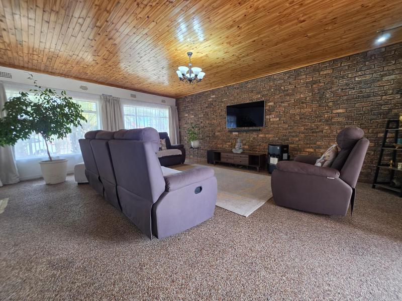 3 Bedroom Property for Sale in Brackendowns Gauteng