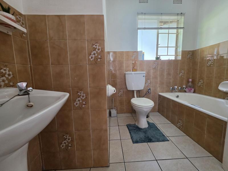 3 Bedroom Property for Sale in Brackendowns Gauteng