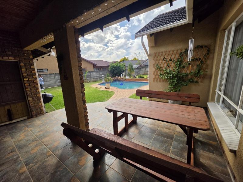 3 Bedroom Property for Sale in Brackendowns Gauteng