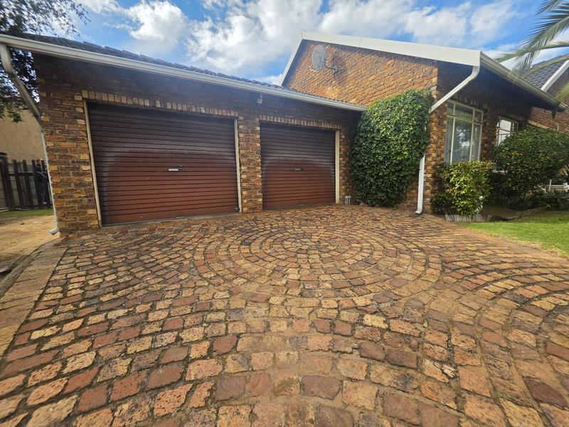 3 Bedroom Property for Sale in Brackendowns Gauteng