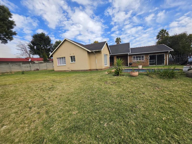 3 Bedroom Property for Sale in Brackendowns Gauteng