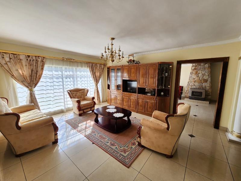 5 Bedroom Property for Sale in Brackenhurst Gauteng