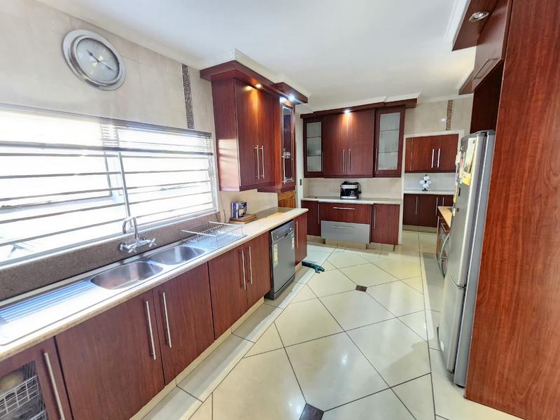 5 Bedroom Property for Sale in Brackenhurst Gauteng