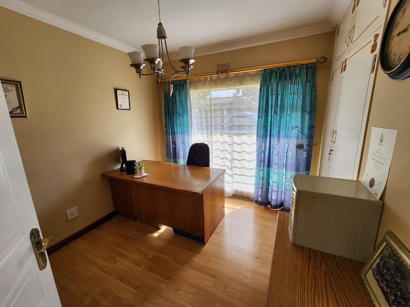 5 Bedroom Property for Sale in Brackenhurst Gauteng