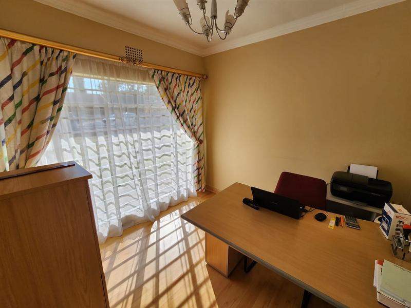 5 Bedroom Property for Sale in Brackenhurst Gauteng