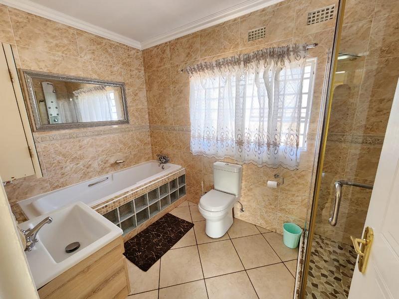 5 Bedroom Property for Sale in Brackenhurst Gauteng