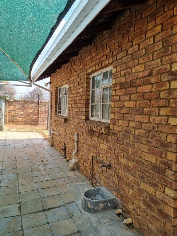 To Let 3 Bedroom Property for Rent in Petersfield Gauteng