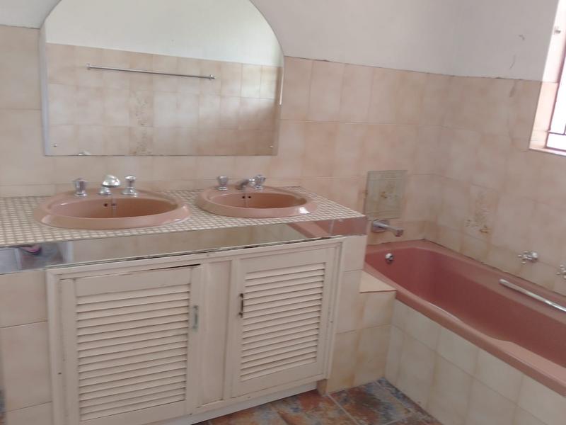 5 Bedroom Property for Sale in Petersfield Gauteng