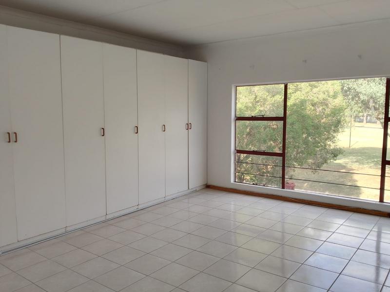 5 Bedroom Property for Sale in Petersfield Gauteng