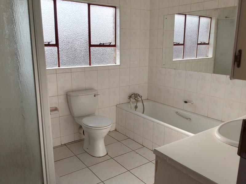 5 Bedroom Property for Sale in Petersfield Gauteng
