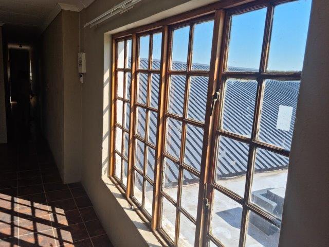 6 Bedroom Property for Sale in Nooitgedacht Gauteng