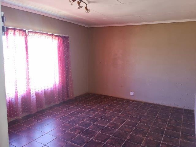 6 Bedroom Property for Sale in Nooitgedacht Gauteng