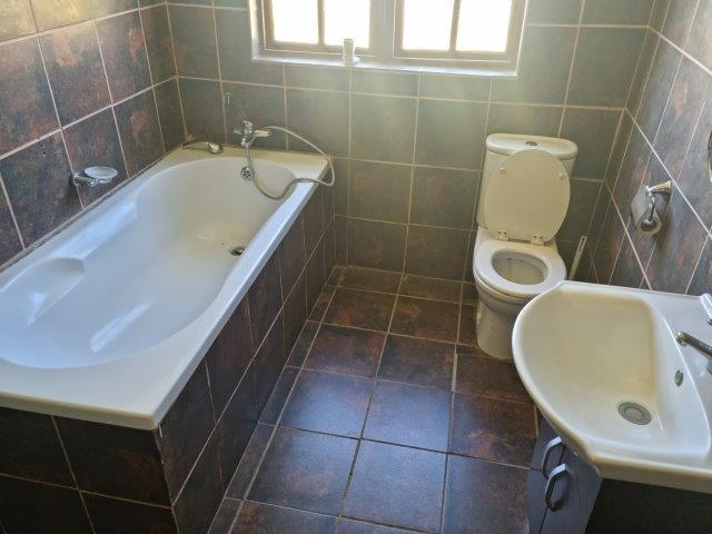 6 Bedroom Property for Sale in Nooitgedacht Gauteng