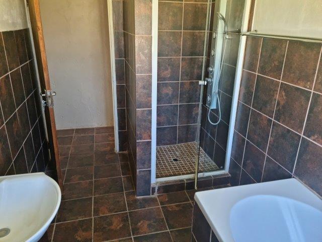 6 Bedroom Property for Sale in Nooitgedacht Gauteng