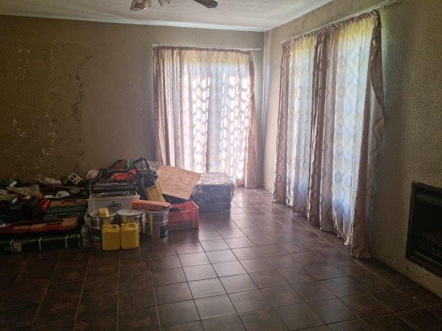 6 Bedroom Property for Sale in Nooitgedacht Gauteng