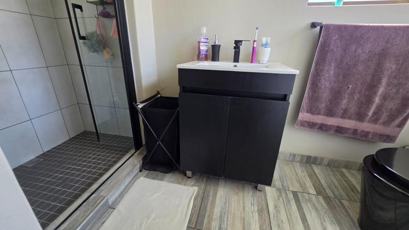 4 Bedroom Property for Sale in Buurendal Gauteng