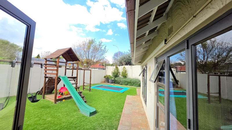 4 Bedroom Property for Sale in Buurendal Gauteng
