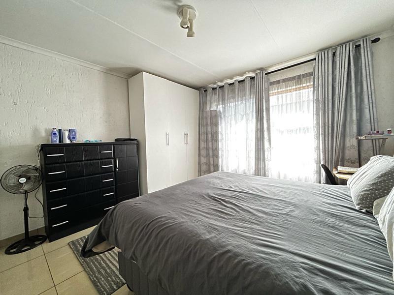 2 Bedroom Property for Sale in Vorna Valley Gauteng