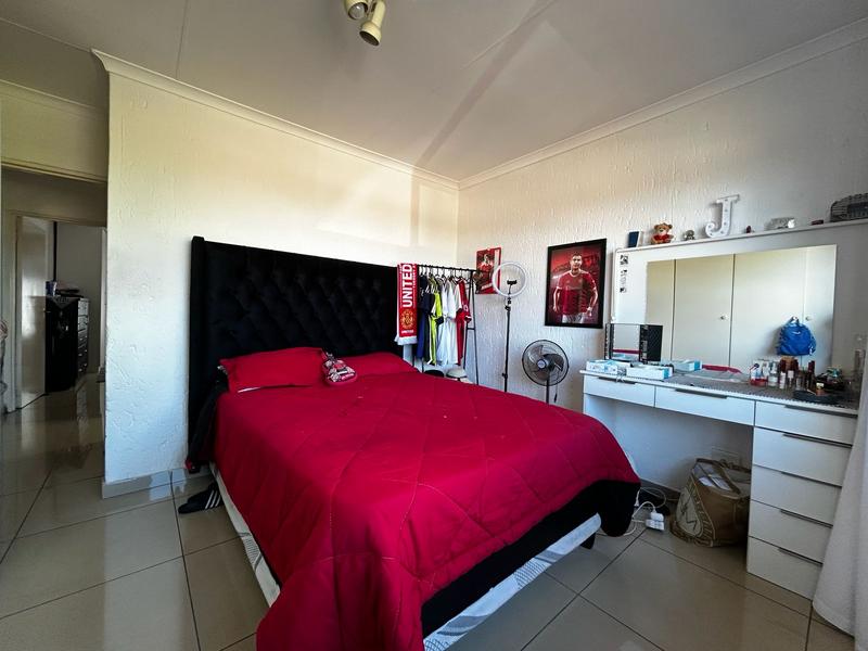 2 Bedroom Property for Sale in Vorna Valley Gauteng