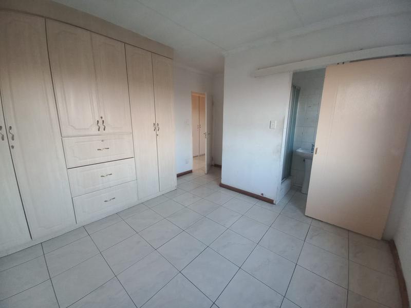 To Let 4 Bedroom Property for Rent in Laudium Gauteng