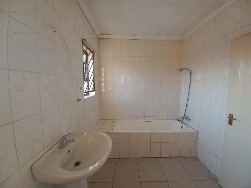 To Let 4 Bedroom Property for Rent in Laudium Gauteng