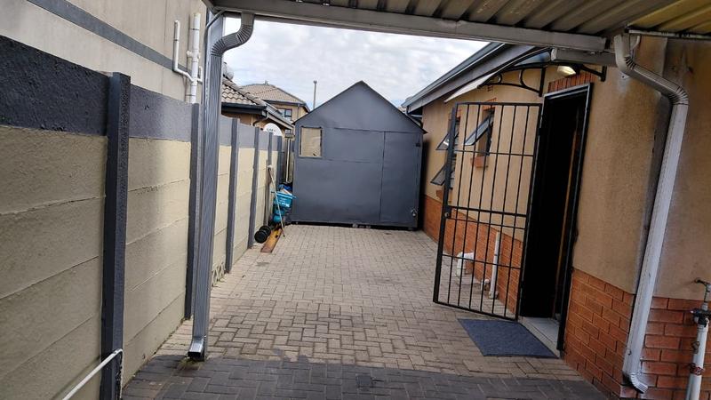 3 Bedroom Property for Sale in Albertsdal Gauteng