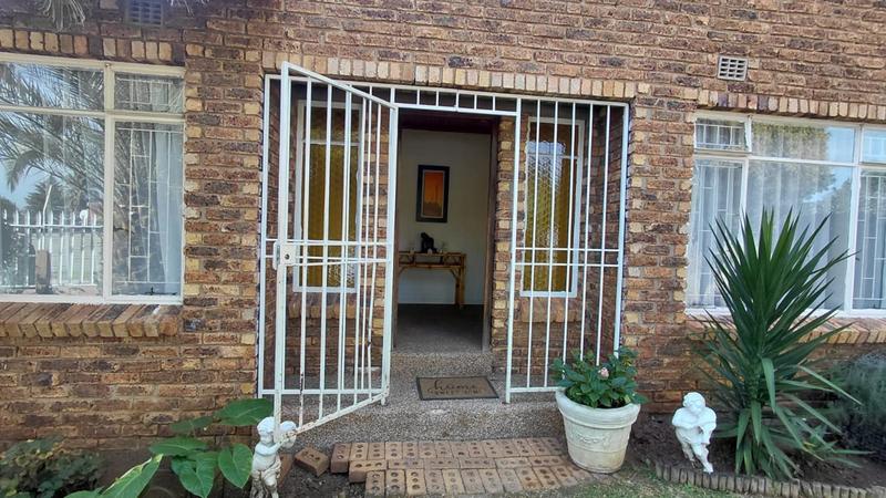 3 Bedroom Property for Sale in Brackendowns Gauteng
