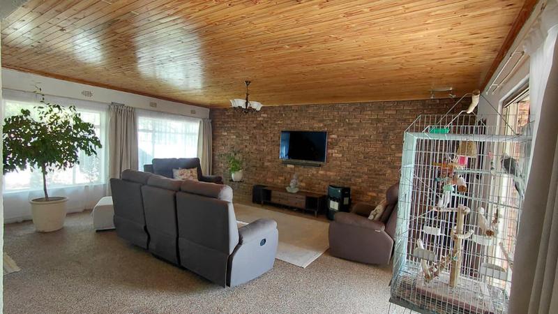 3 Bedroom Property for Sale in Brackendowns Gauteng
