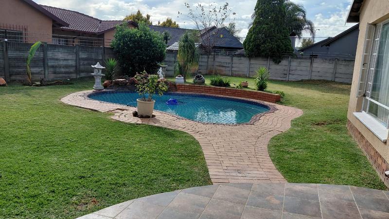 3 Bedroom Property for Sale in Brackendowns Gauteng