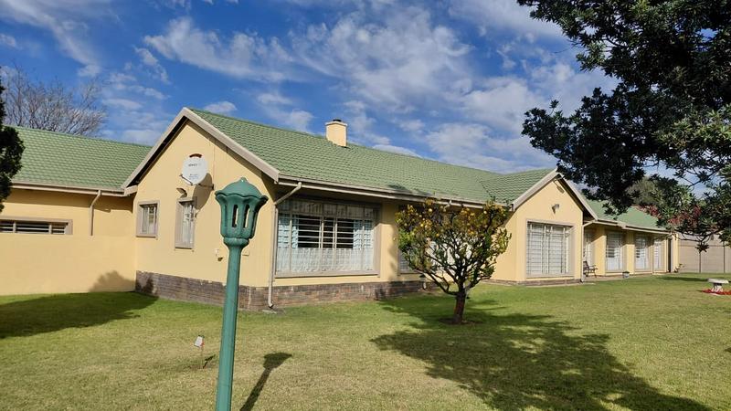6 Bedroom Property for Sale in Brackenhurst Gauteng