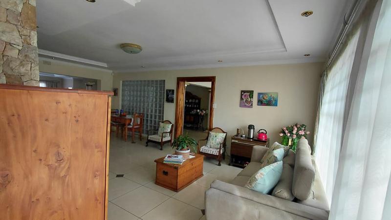 6 Bedroom Property for Sale in Brackenhurst Gauteng