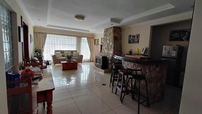 6 Bedroom Property for Sale in Brackenhurst Gauteng