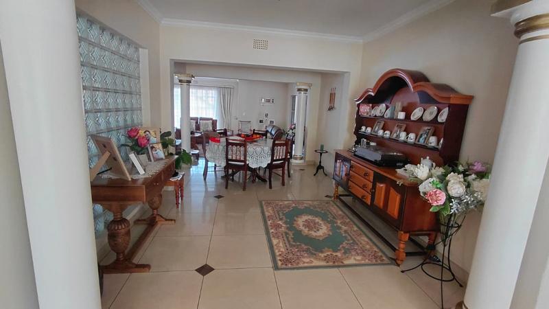 6 Bedroom Property for Sale in Brackenhurst Gauteng