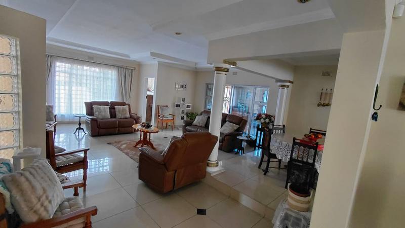 6 Bedroom Property for Sale in Brackenhurst Gauteng