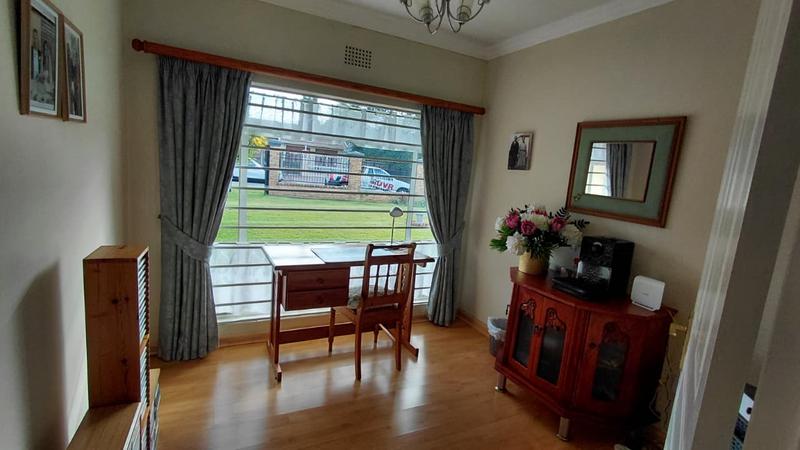 6 Bedroom Property for Sale in Brackenhurst Gauteng