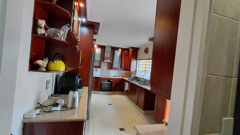 6 Bedroom Property for Sale in Brackenhurst Gauteng