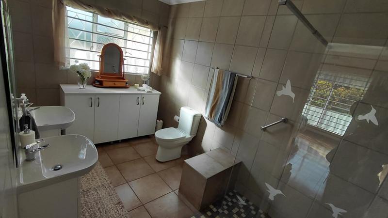 6 Bedroom Property for Sale in Brackenhurst Gauteng