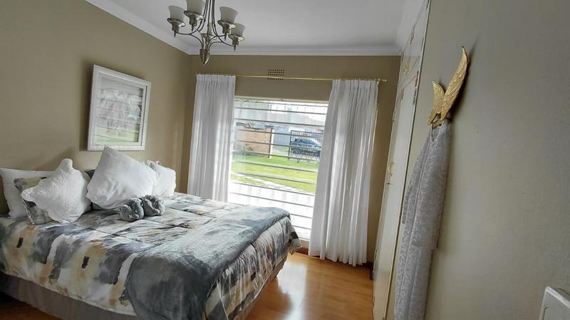 6 Bedroom Property for Sale in Brackenhurst Gauteng