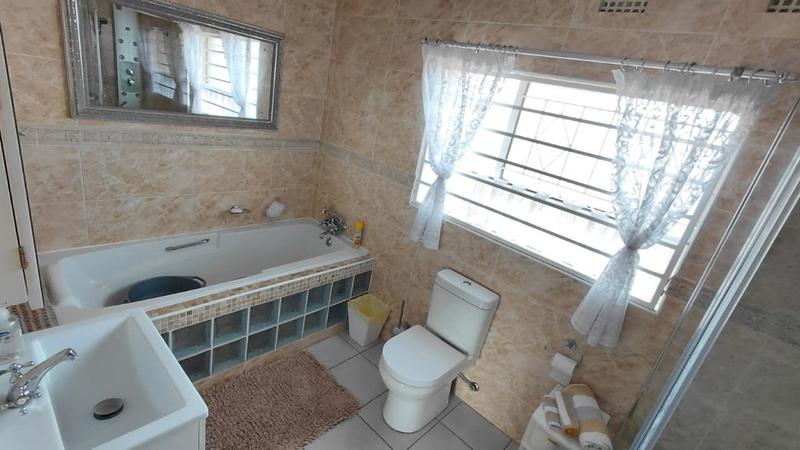 6 Bedroom Property for Sale in Brackenhurst Gauteng