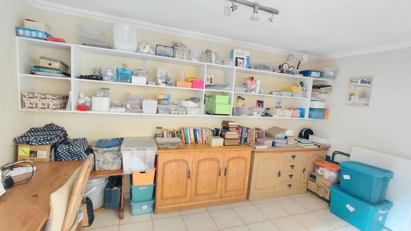 6 Bedroom Property for Sale in Brackenhurst Gauteng