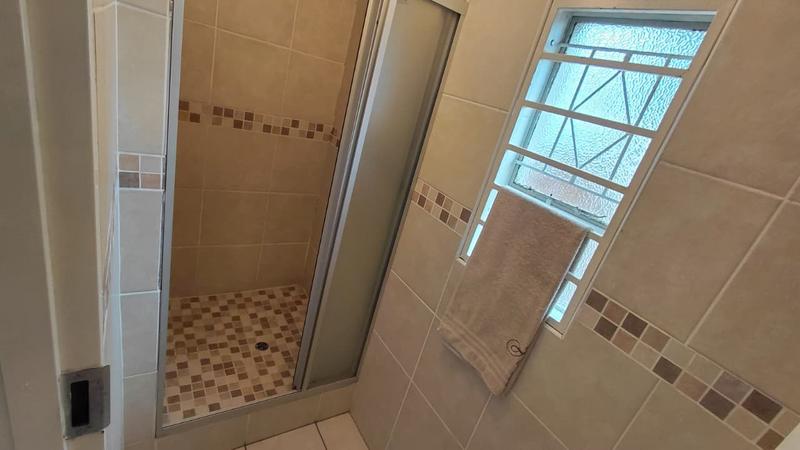6 Bedroom Property for Sale in Brackenhurst Gauteng
