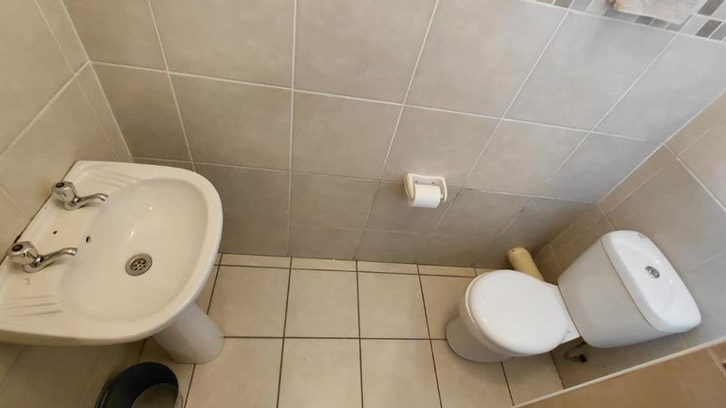 6 Bedroom Property for Sale in Brackenhurst Gauteng