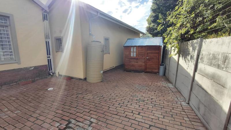 6 Bedroom Property for Sale in Brackenhurst Gauteng