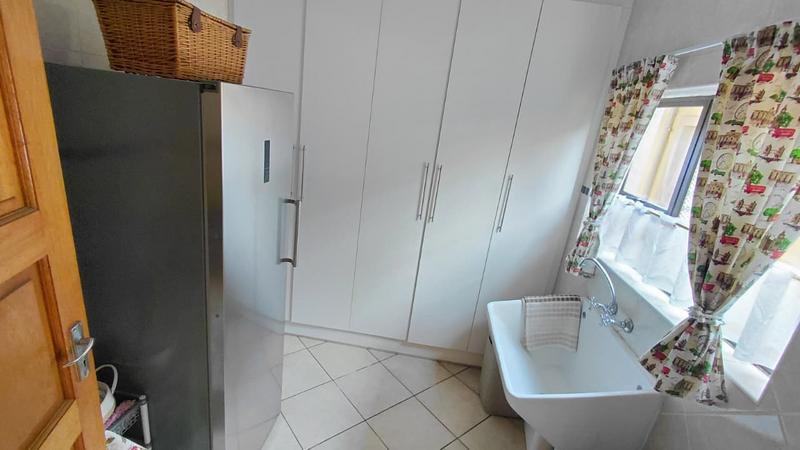 6 Bedroom Property for Sale in Brackenhurst Gauteng